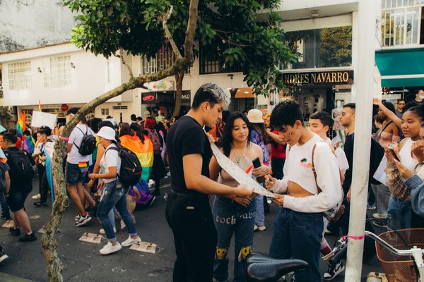 Dénichez les bienfaits des jardins communautaires pour les familles urbaines